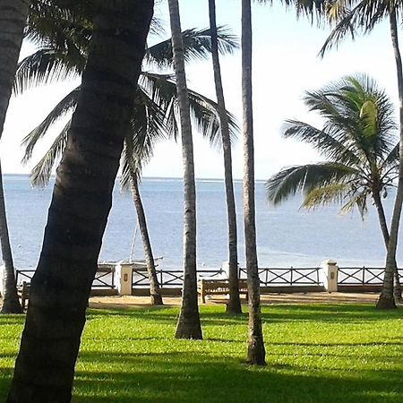 Plaza Beach Hotel Бамбури Екстериор снимка