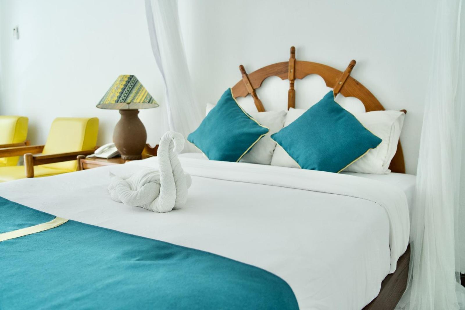 Plaza Beach Hotel Бамбури Екстериор снимка