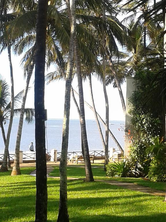 Plaza Beach Hotel Бамбури Екстериор снимка