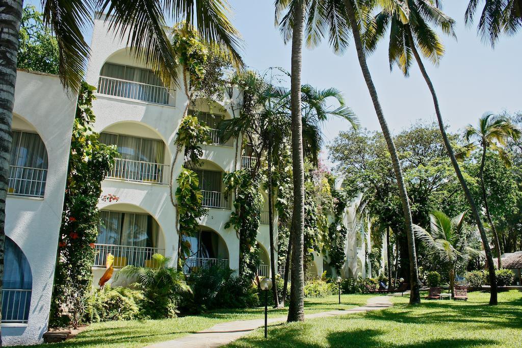 Plaza Beach Hotel Бамбури Екстериор снимка