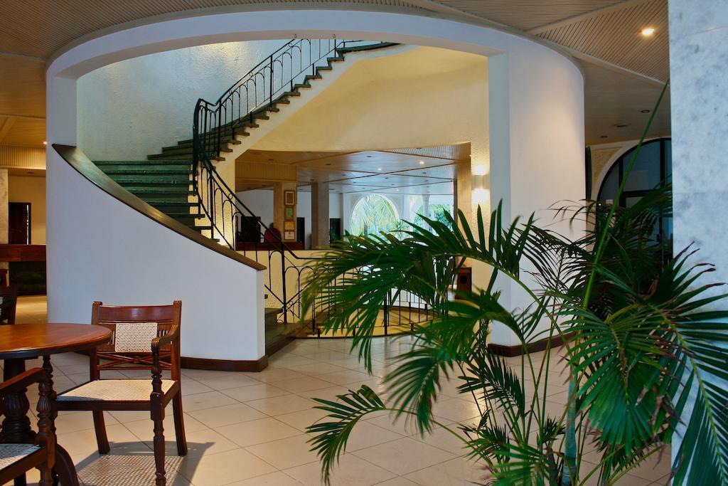 Plaza Beach Hotel Бамбури Екстериор снимка